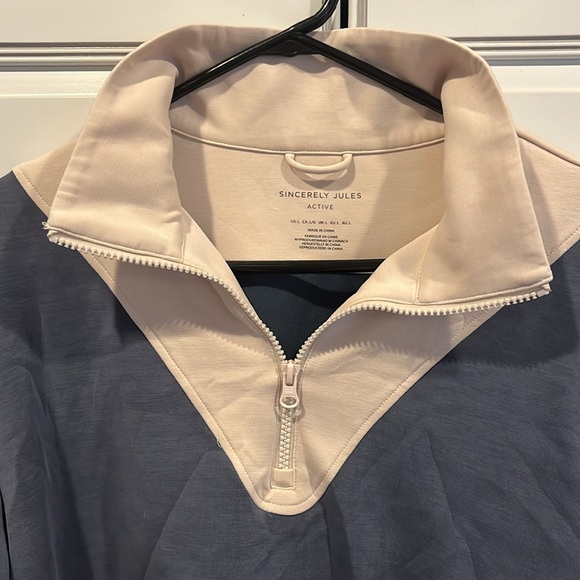 Sincerely Jules Active top - Picture 2 of 6